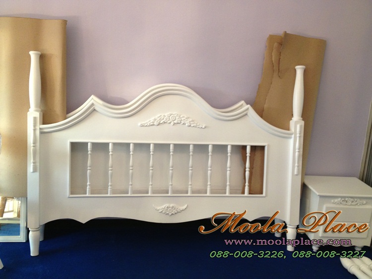 เตียงนอนเจ้าหญิง เตียงนอน มีเสาพร้อมคานไว้ใส่ม่าน พร้อมบุกำมะหยี่หัวเตียง ขนาด 6 ฟุต